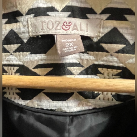 🖤🤍GORGEOUS Roz & Ali Black, Gold and Cream Geometric zip front jacket size 2X. - Picture 8 of 8